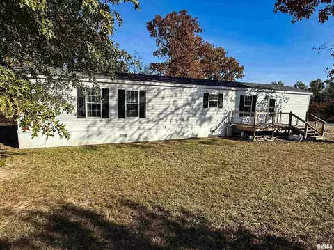 90 Wheather Dr, Xenia, IL 62899