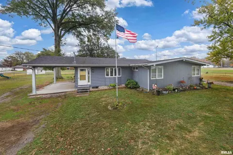 816 S Elm St, Sesser, IL 62884