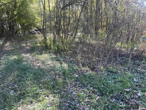 400 W Cross St, Kinmundy, IL 62854