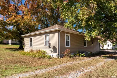 320 Franklin Ave, Orient, IL 62874