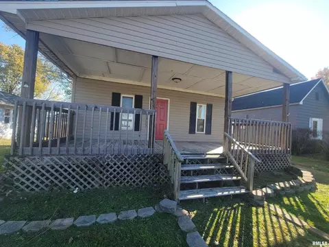 Exterior - 208 N Washington St, Hurst, IL 62949 photo 2 of 3