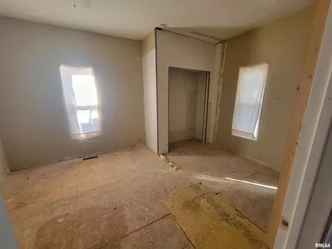 Bedroom - 208 N Washington St, Hurst, IL 62949 photo 1 of 3