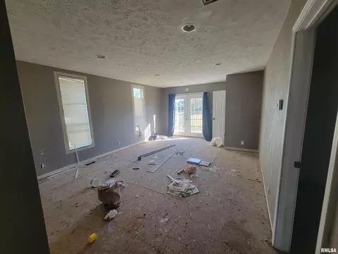 Living - 208 N Washington St, Hurst, IL 62949 photo 2 of 2