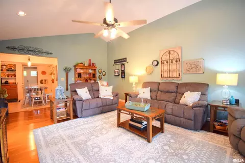 417 Jay Dr, Mount Vernon, IL 62864 photo 13