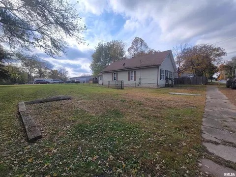 306 Vogel St, Dowell, IL 62927 photo 2