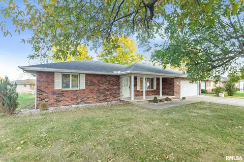 629 Oakdale Dr, Centralia, IL 62801