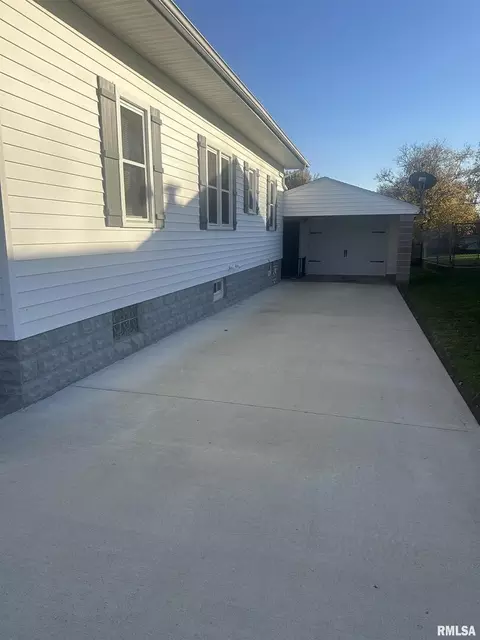 2125 Dewey St, Murphysboro, IL 62966 photo 3