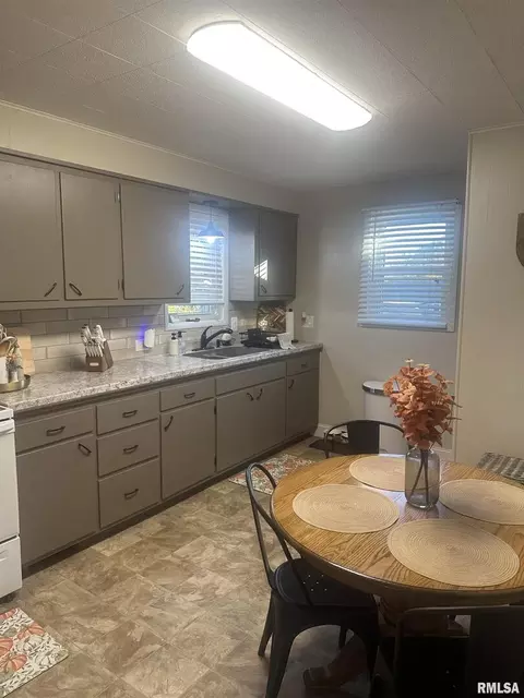 2125 Dewey St, Murphysboro, IL 62966 photo 10