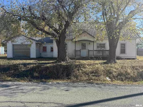 1718 County Rd, Xenia, IL 62899