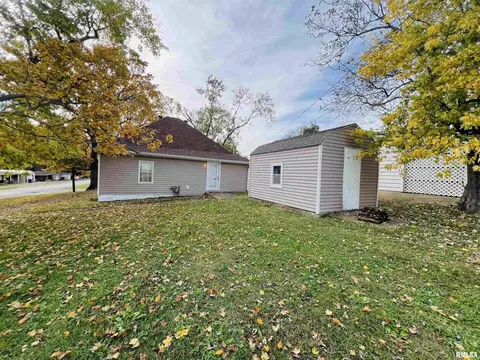 Exterior - 1300 Lincoln St, Eldorado, IL 62930 photo 11 of 11
