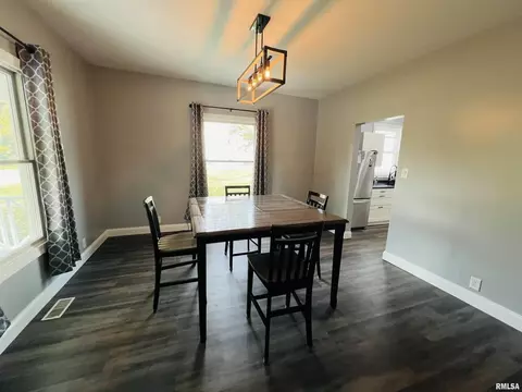 Dining - 1300 Lincoln St, Eldorado, IL 62930 photo 1 of 2