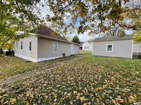 Exterior - 1300 Lincoln St, Eldorado, IL 62930 photo 10 of 11