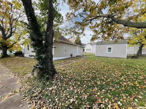 Exterior - 1300 Lincoln St, Eldorado, IL 62930 photo 9 of 11