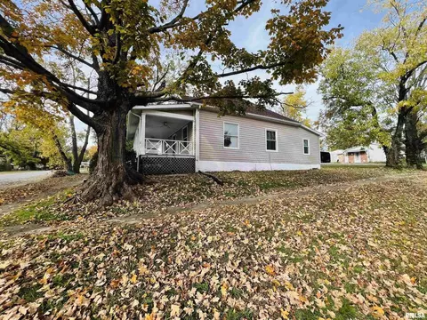 Exterior - 1300 Lincoln St, Eldorado, IL 62930 photo 7 of 11