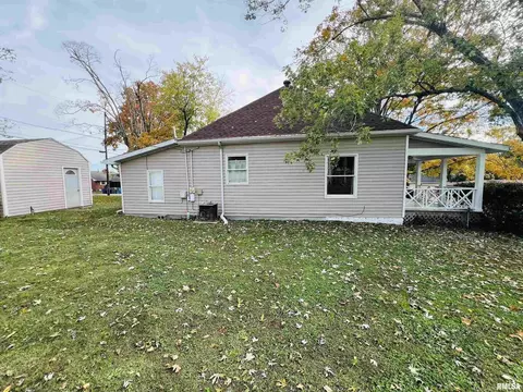 Exterior - 1300 Lincoln St, Eldorado, IL 62930 photo 5 of 11