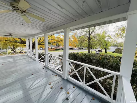 Exterior - 1300 Lincoln St, Eldorado, IL 62930 photo 3 of 11
