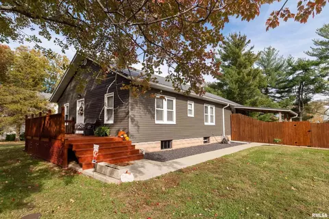 205 S 3rd St, Dahlgren, IL 62828