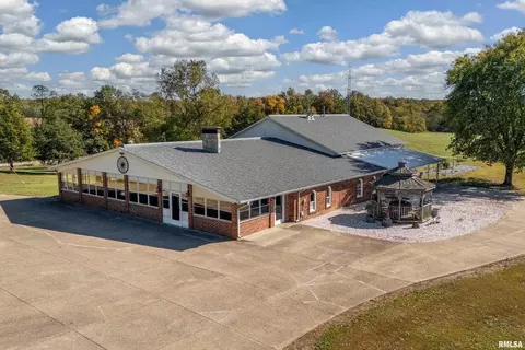 6694 Shamrock Rd, Tamaroa, IL 62888