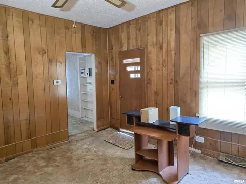 Living - 4760 Raleigh Rd, Eldorado, IL 62930 photo 1 of 2