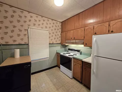 Kitchen - 4760 Raleigh Rd, Eldorado, IL 62930 photo 1 of 2