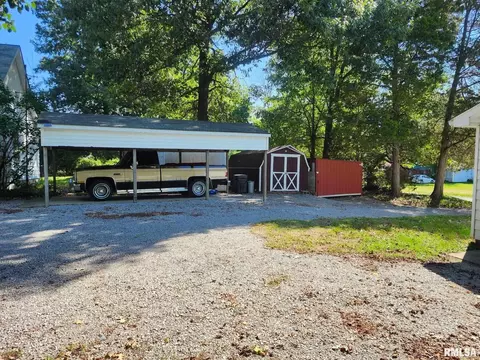 Exterior - 4760 Raleigh Rd, Eldorado, IL 62930 photo 3 of 7