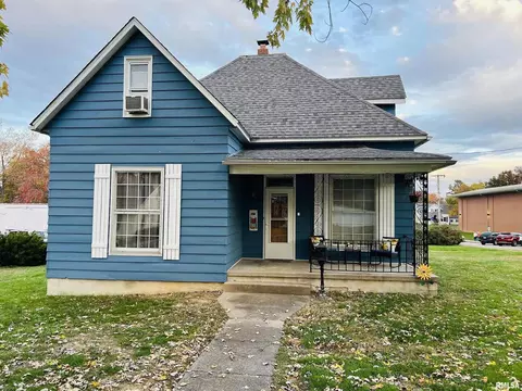 734 S Mckinley St, Harrisburg, IL 62946