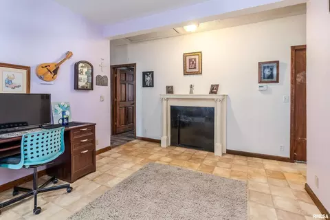 Entry Way - 207 W Sylvester St, Christopher, IL 62822 photo 1 of 4