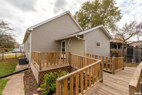 207 W Sylvester St, Christopher, IL 62822