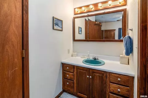 Bath - 207 W Sylvester St, Christopher, IL 62822 photo 1 of 4