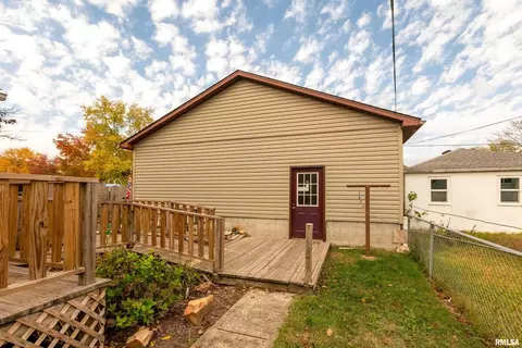 Exterior - 207 W Sylvester St, Christopher, IL 62822 photo 1 of 3