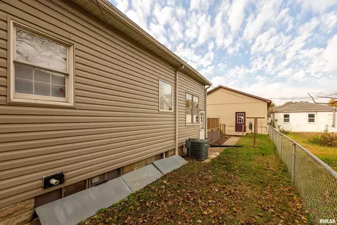Exterior - 207 W Sylvester St, Christopher, IL 62822 photo 3 of 3