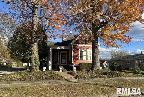 204 N Maple St, Christopher, IL 62822
