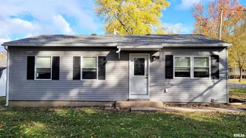 1005 Moore St, Carterville, IL 62918