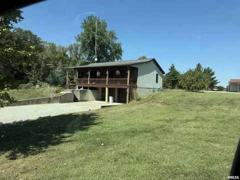 7003 River Rd, Iuka, IL 62849