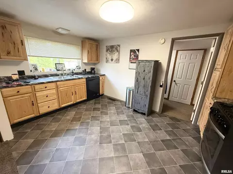116 N Wilson St, Hurst, IL 62949 photo 5