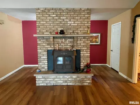 204 E Hamilton St, Energy, IL 62933 photo 4