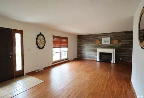 320 Circle Dr, Salem, IL 62881 photo 9
