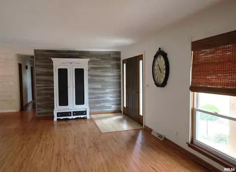 320 Circle Dr, Salem, IL 62881 photo 7