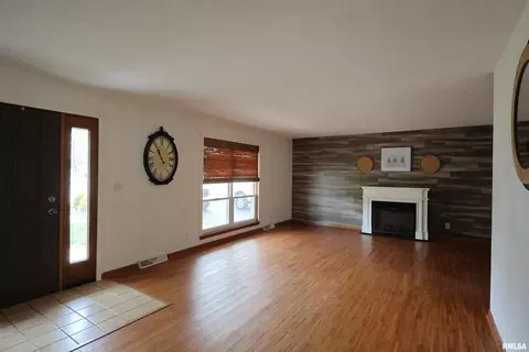 320 Circle Dr, Salem, IL 62881 photo 10