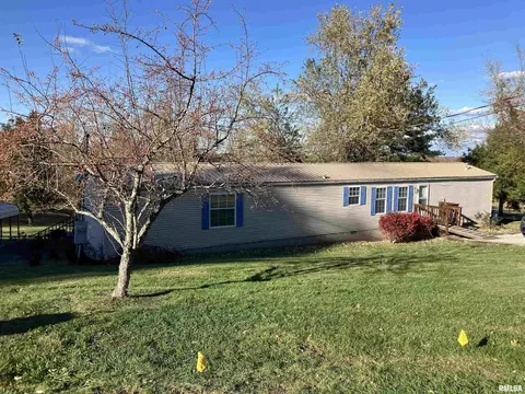 557 Twin Oaks Dr, Cobden, IL 62920