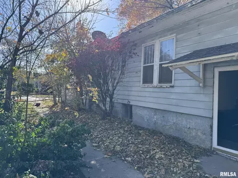 Exterior - 962 E Broadway, Centralia, IL 62801 photo 3 of 3