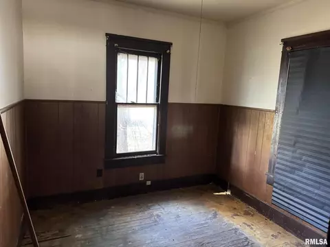 Bedroom - 962 E Broadway, Centralia, IL 62801 photo 2 of 3