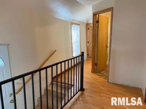 Entry Way - 121 N 9th St, Herrin, IL 62948 photo 4 of 7