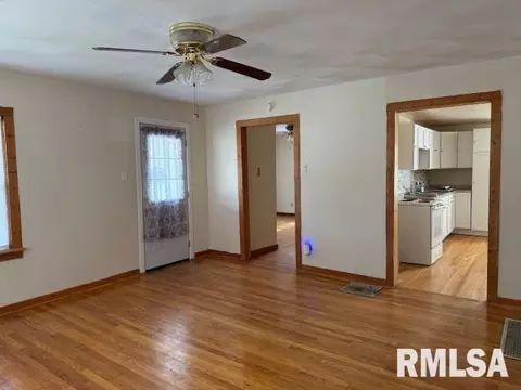 Living - 121 N 9th St, Herrin, IL 62948 photo 2 of 3
