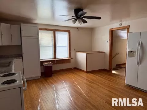 Entry Way - 121 N 9th St, Herrin, IL 62948 photo 1 of 7