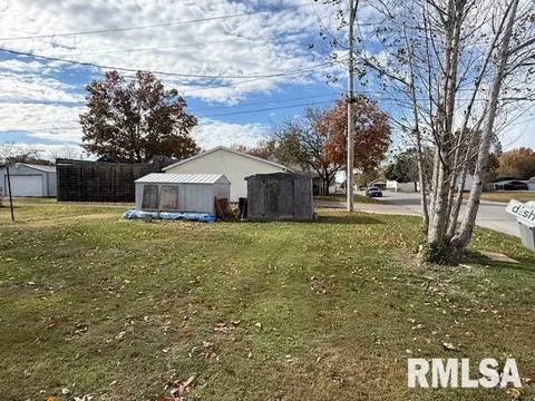 Exterior - 121 N 9th St, Herrin, IL 62948 photo 1 of 1