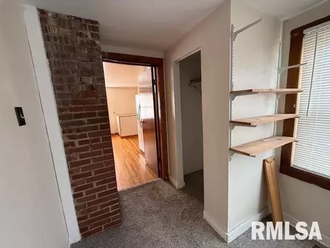 Entry Way - 121 N 9th St, Herrin, IL 62948 photo 3 of 7