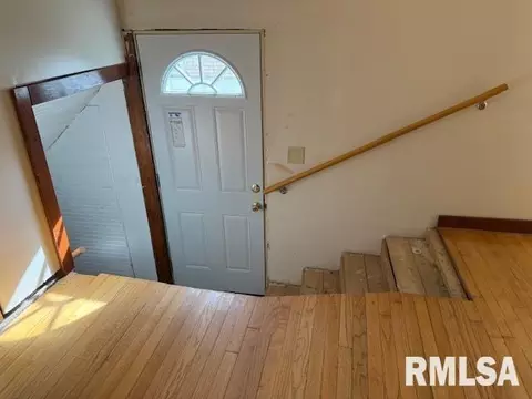 Entry Way - 121 N 9th St, Herrin, IL 62948 photo 7 of 7