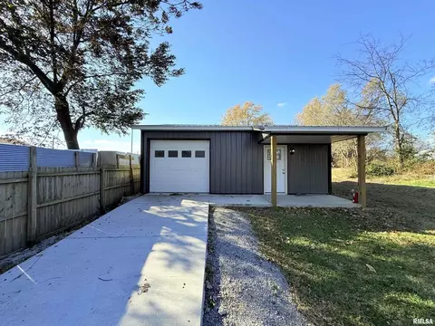 1523 S Mckinley St, Harrisburg, IL 62946
