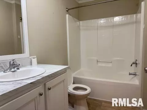 509 W Madison St, Herrin, IL 62948 photo 18